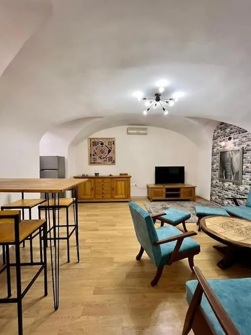 Unique Apartment In The Center Of 트빌리시
